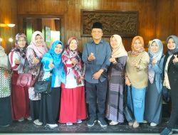 Sosialisasi Universitas Madani Indonesia (UMINA) PGPAUD di Wisata Edukasi Kampung Coklat pada Acara Harlah ke-10