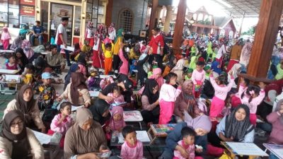 Iryana Puruhitasari Sosialisasikan PGPAUD UMINA pada Lebih dari 5000 Peserta Lomba Mewarnai di Harlah ke-10 Wisata Edukasi Kampung Coklat