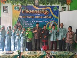 Parenting MI Miftahul Huda Jatisari Hadirkan Rektor UMINA: Bangun Sinergi Sekolah, Orang Tua, dan Masyarakat